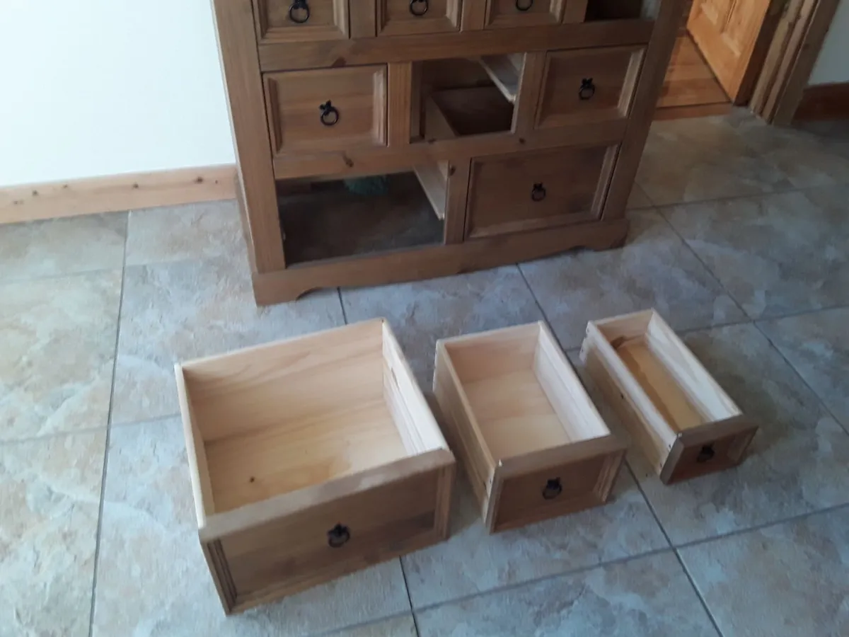Nine draw Corona Chester drawers as new - Image 2