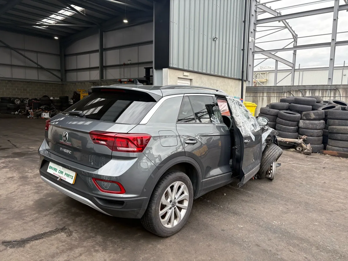 BREAKING 2025 VW T-ROC 1.0 Petrol Manual - Image 4