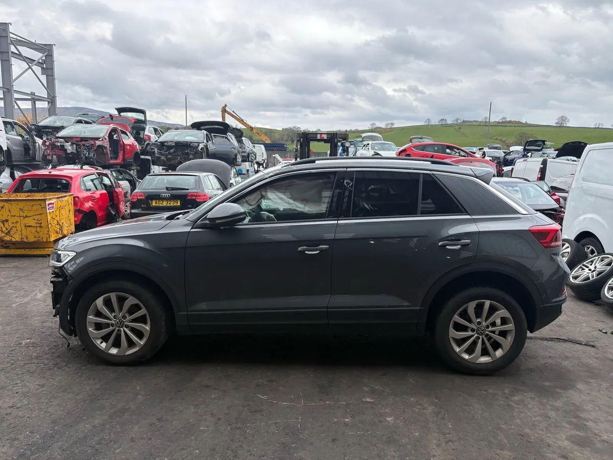 BREAKING 2025 VW T-ROC 1.0 Petrol Manual - Image 3