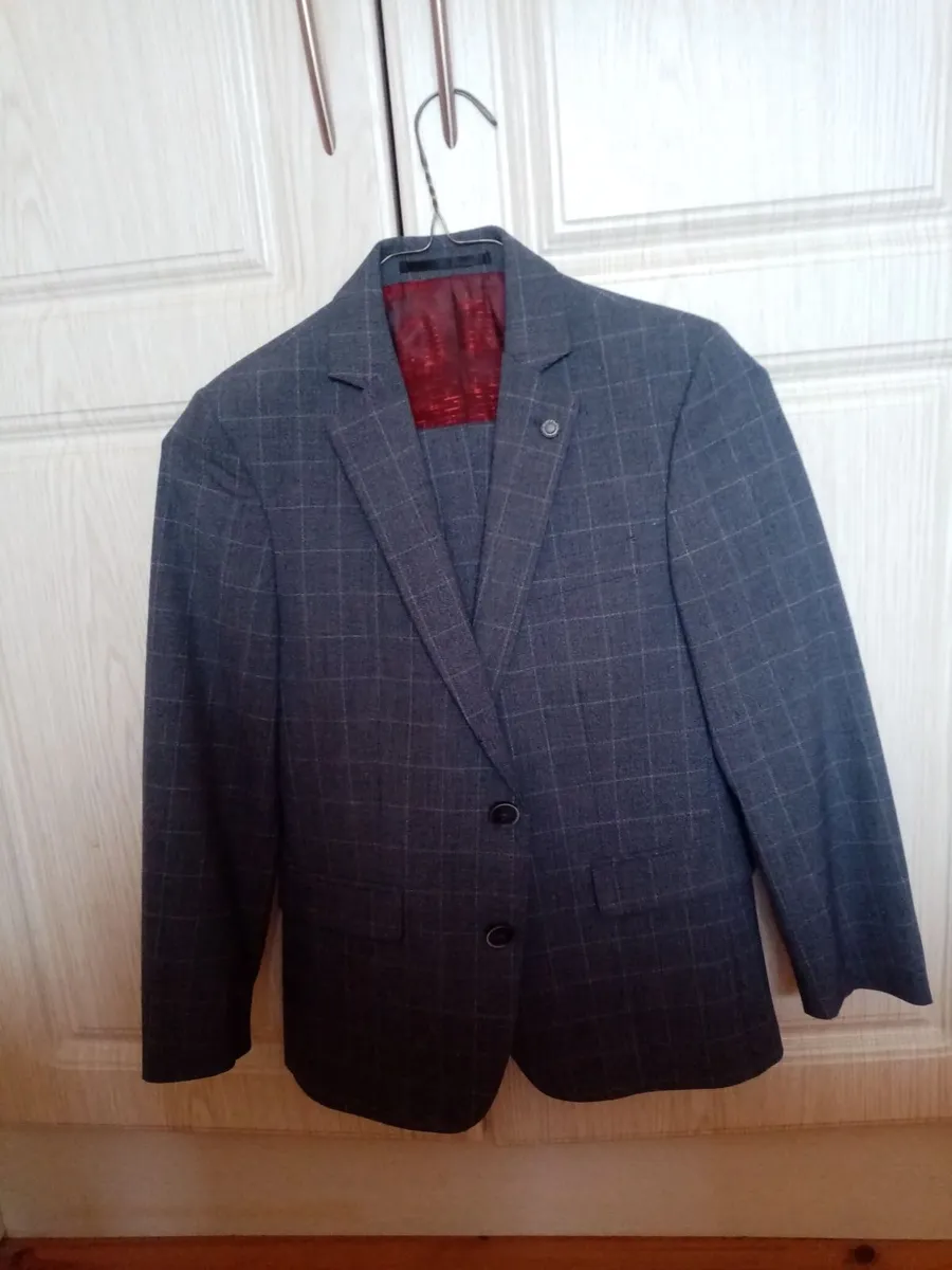 Suit - Image 3