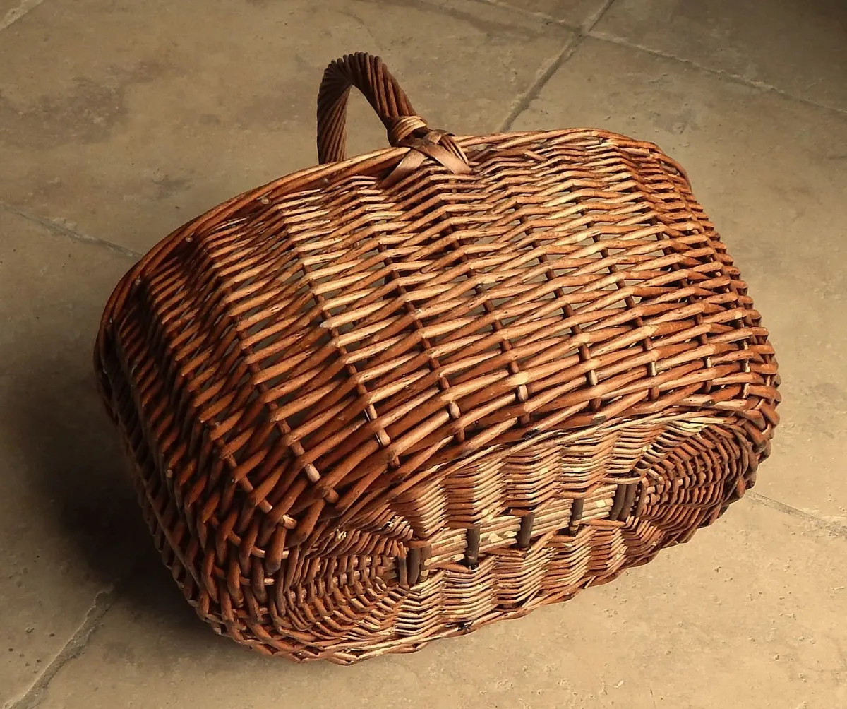 Traditional Wicker Shopping Basket - Image 4