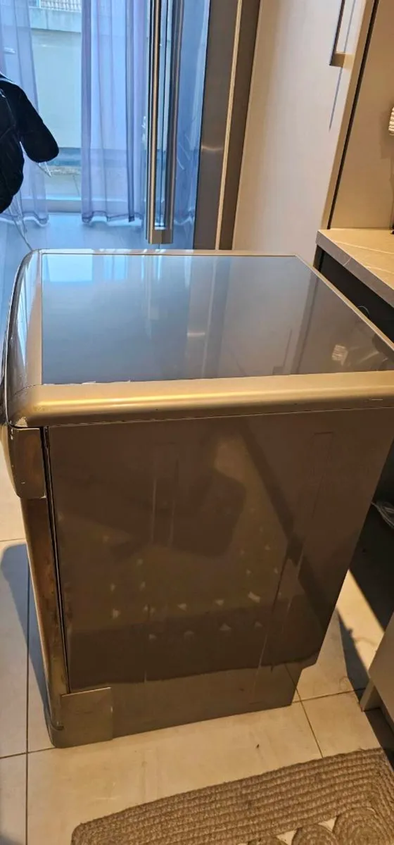 Dishwasher - Image 2