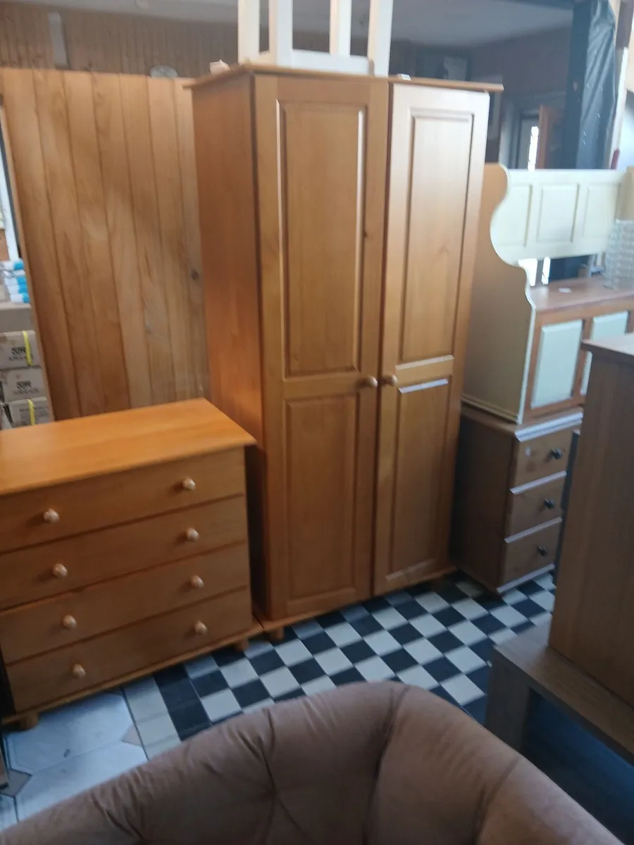 Wardrobe & chest - Image 1
