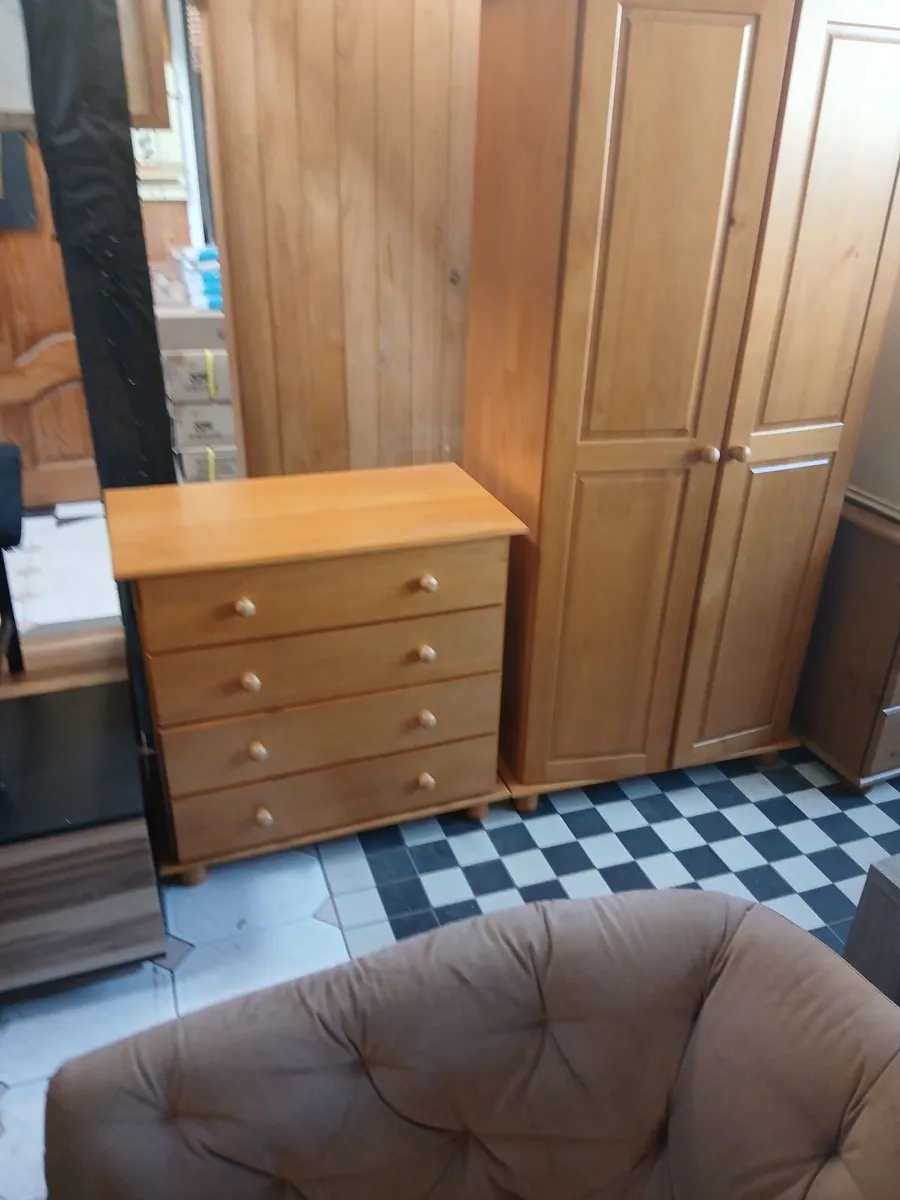 Wardrobe & chest - Image 2