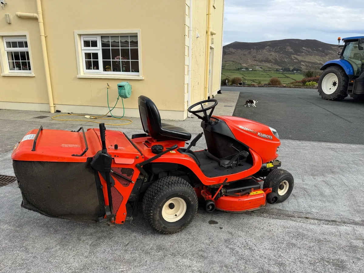 Kubota ride on lawnmower - Image 3