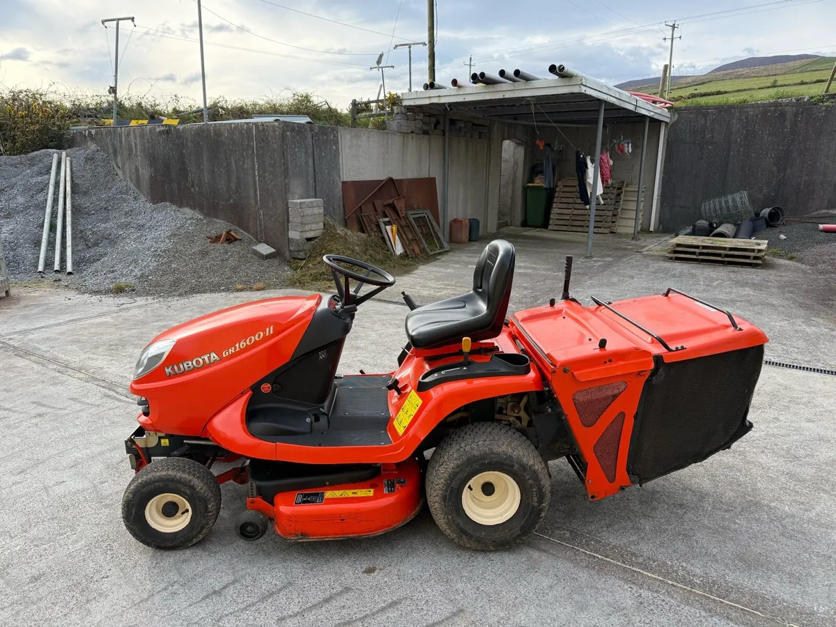 Kubota ride on lawnmower - Image 1