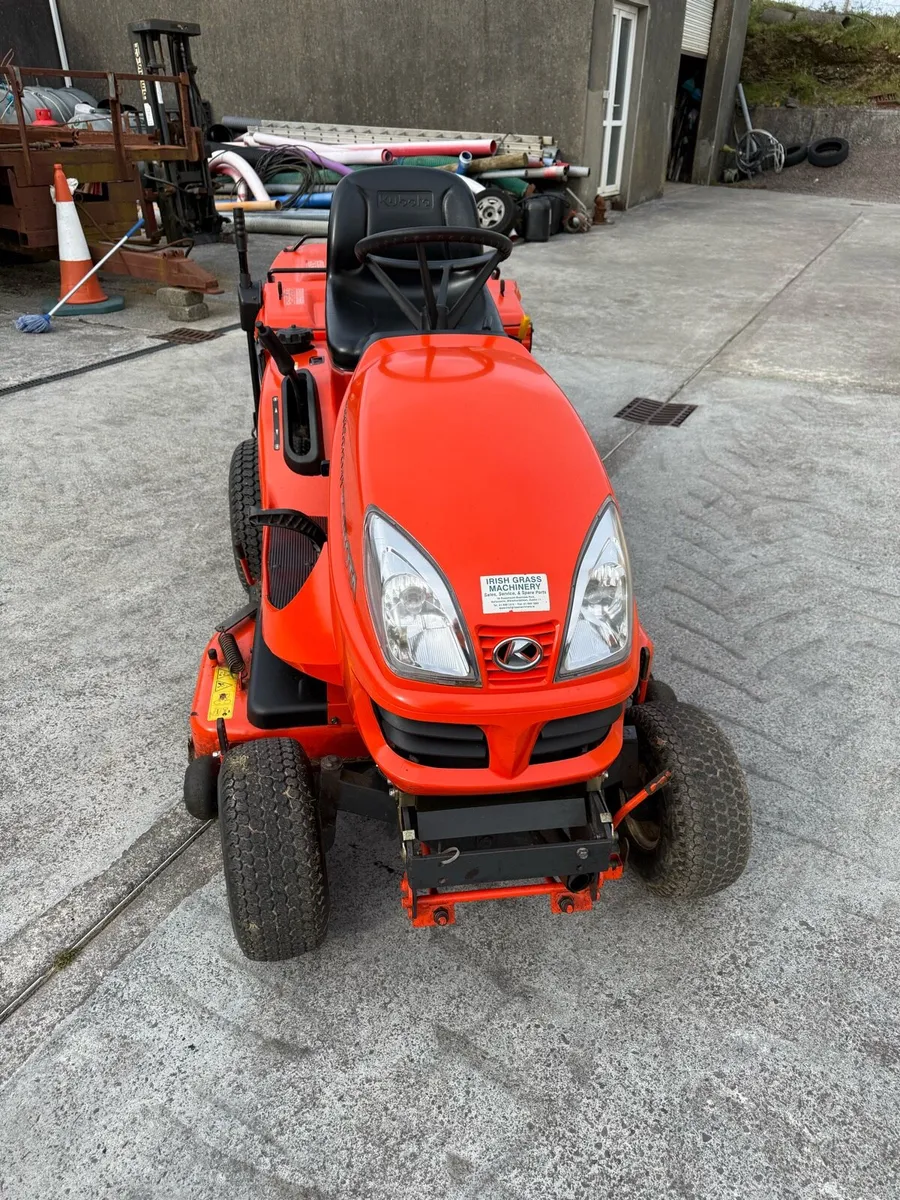 Kubota ride on lawnmower - Image 4