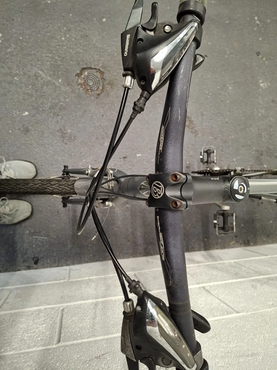 TREK  7.3 FX.  The bike is like new. - Image 3