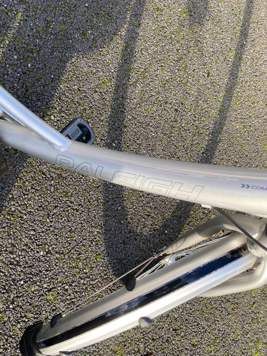 Ladies Raleigh bicycle. Great condition. - Image 4