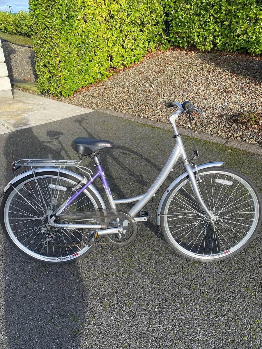 Ladies Raleigh bicycle. Great condition. - Image 1