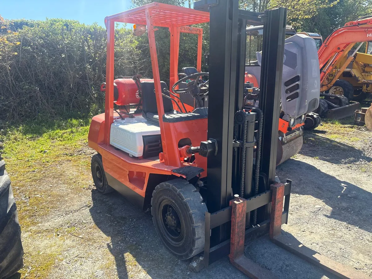 Toyota 2.5 Ton Gas Forklift - Image 4