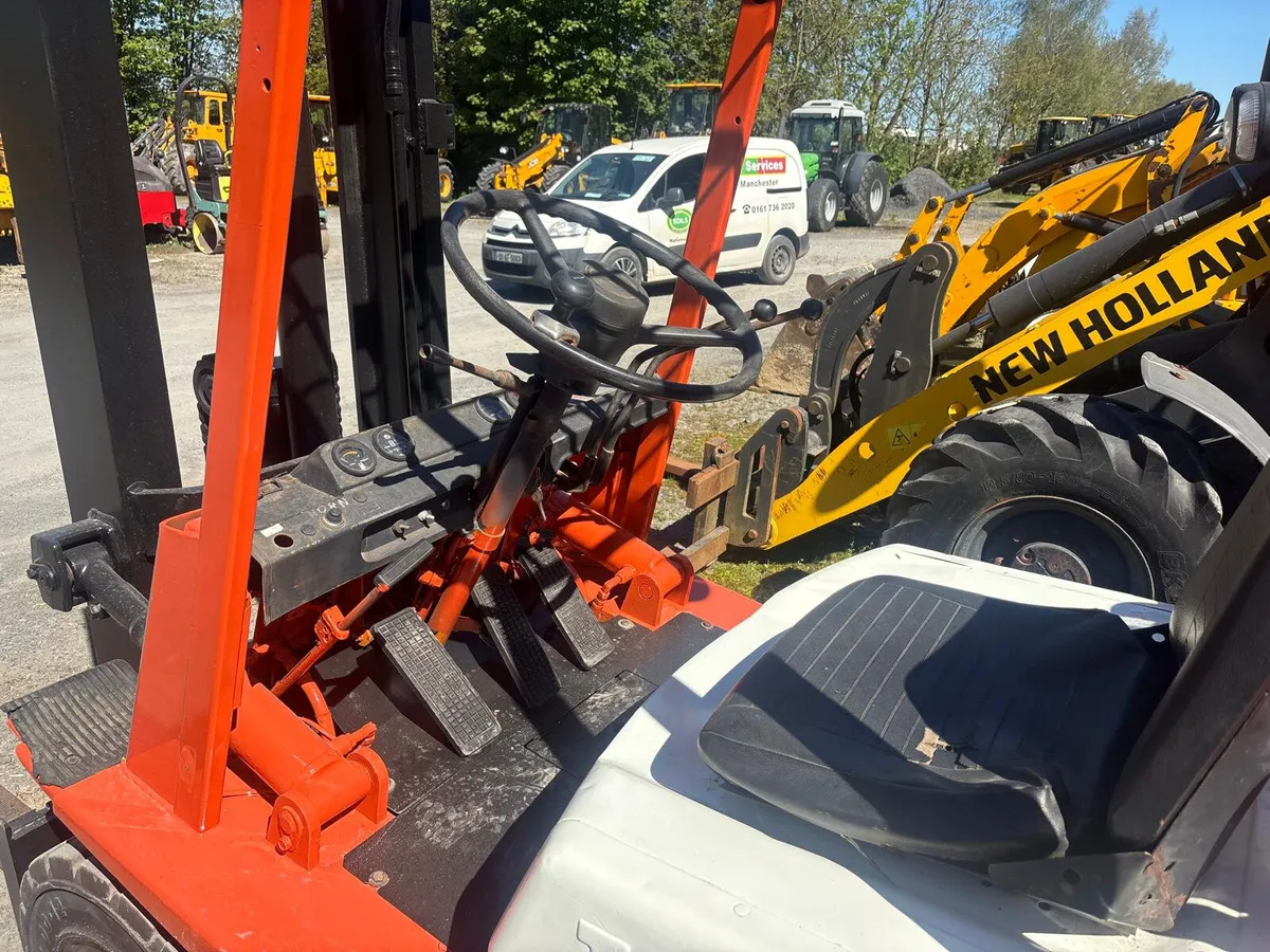 Toyota 2.5 Ton Gas Forklift - Image 2