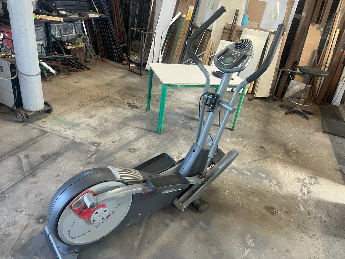 Pro form 820 cross trainer