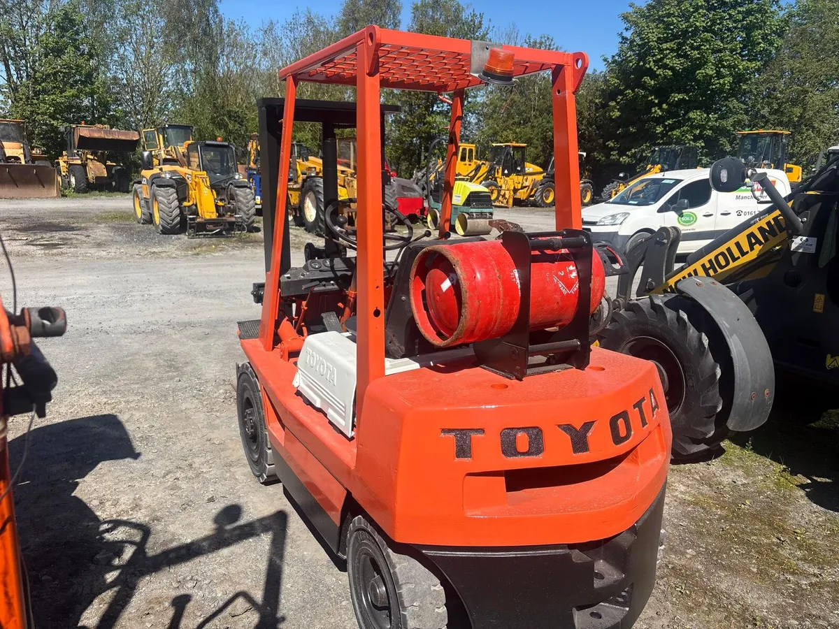 Toyota 2.5 Ton Gas Forklift - Image 1