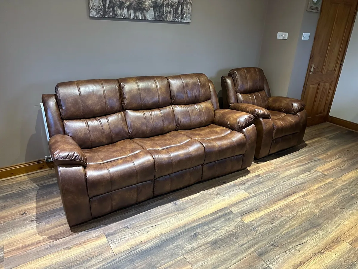 New Tan leather 3+1+1 recliner sofa set €899 - Image 1