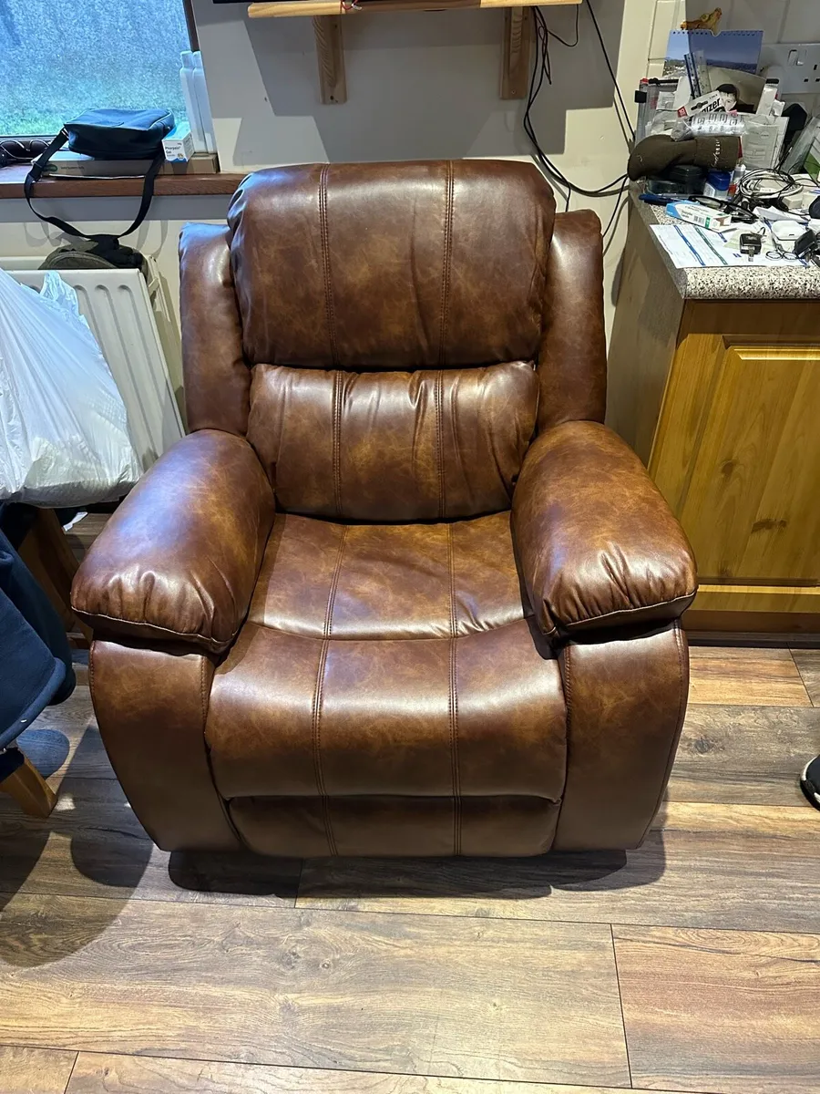 New Tan leather 3+1+1 recliner sofa set €899 - Image 2