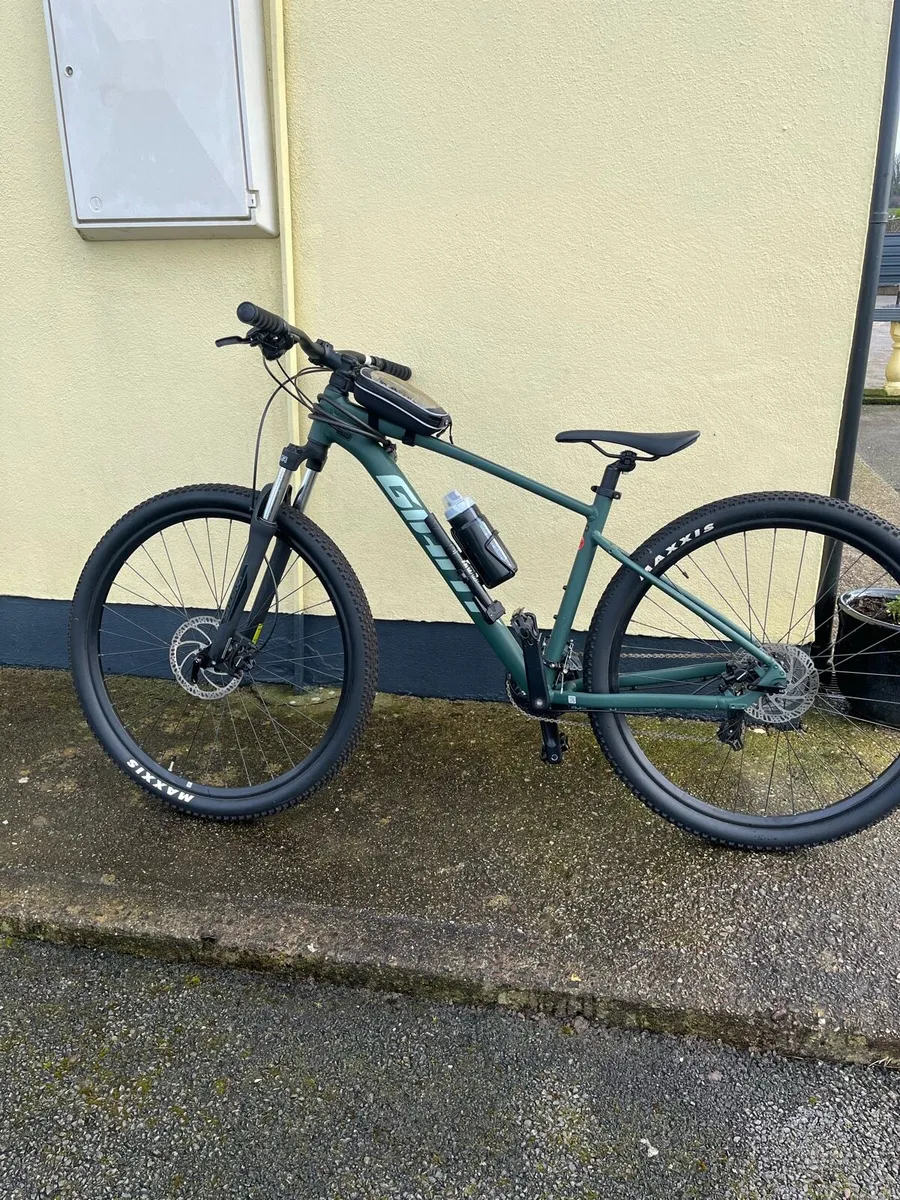 Giant Talon Mountain Bike - Image 2