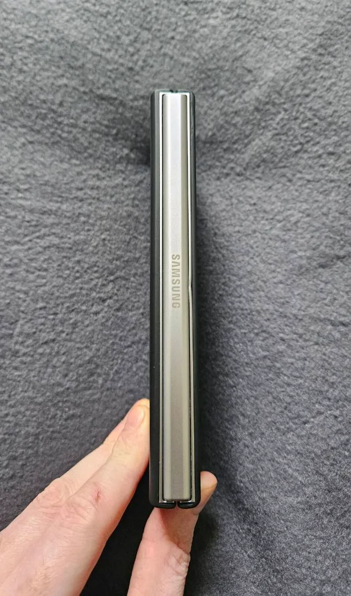 Samsung Fold 6 1TB Silver Unlocked - Image 4