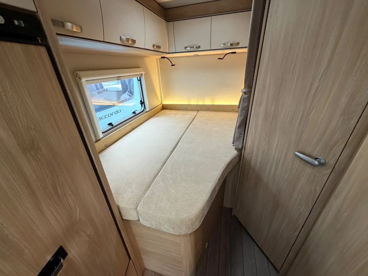 2021 WEINSBERG CARA SUITE R.H.D 650 5 BERTH - Image 2