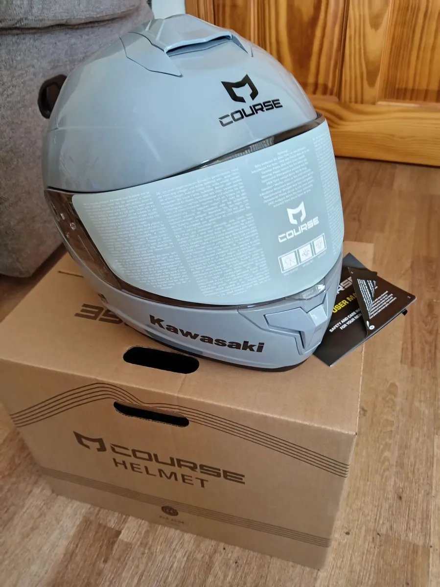 Motorcycle helmet new in box size xl - Image 2