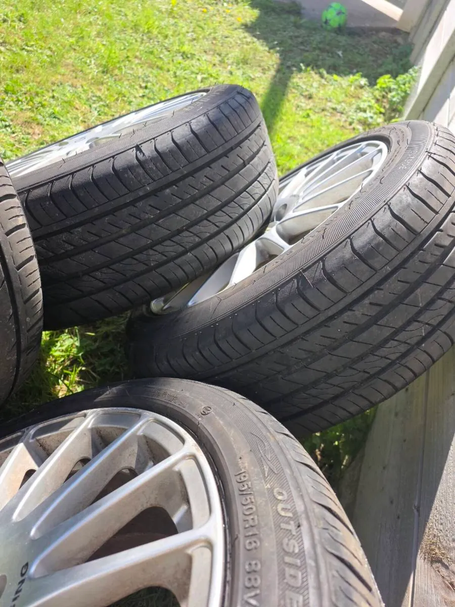 Alloy wheels. - Image 2