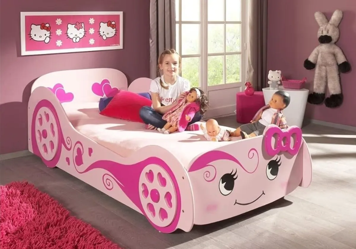 A wooden car bed - Image 1
