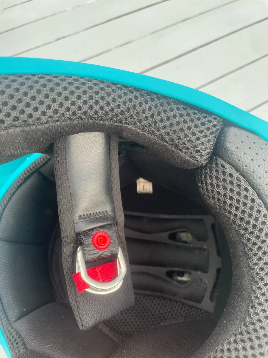 Lazor helmet - Image 3