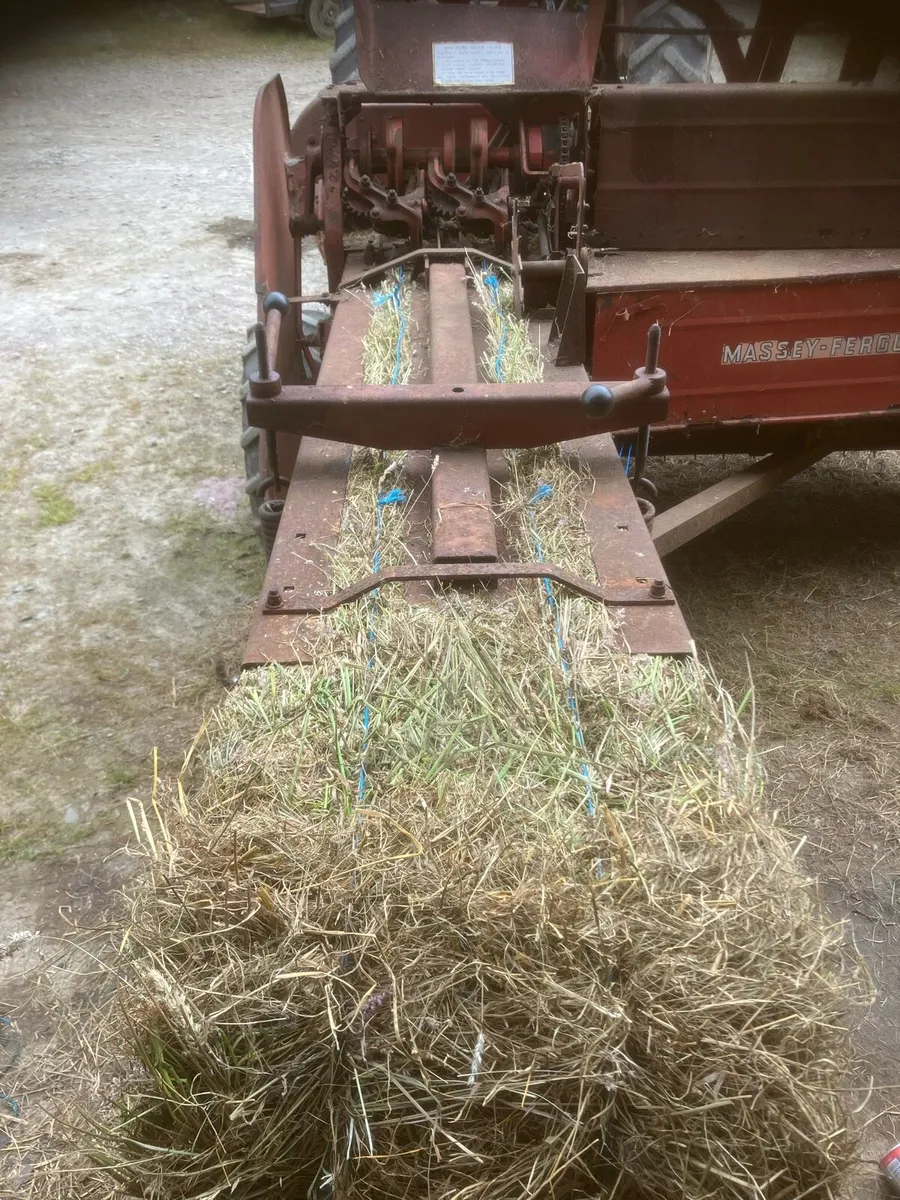 Massy 120 square bailer - Image 1