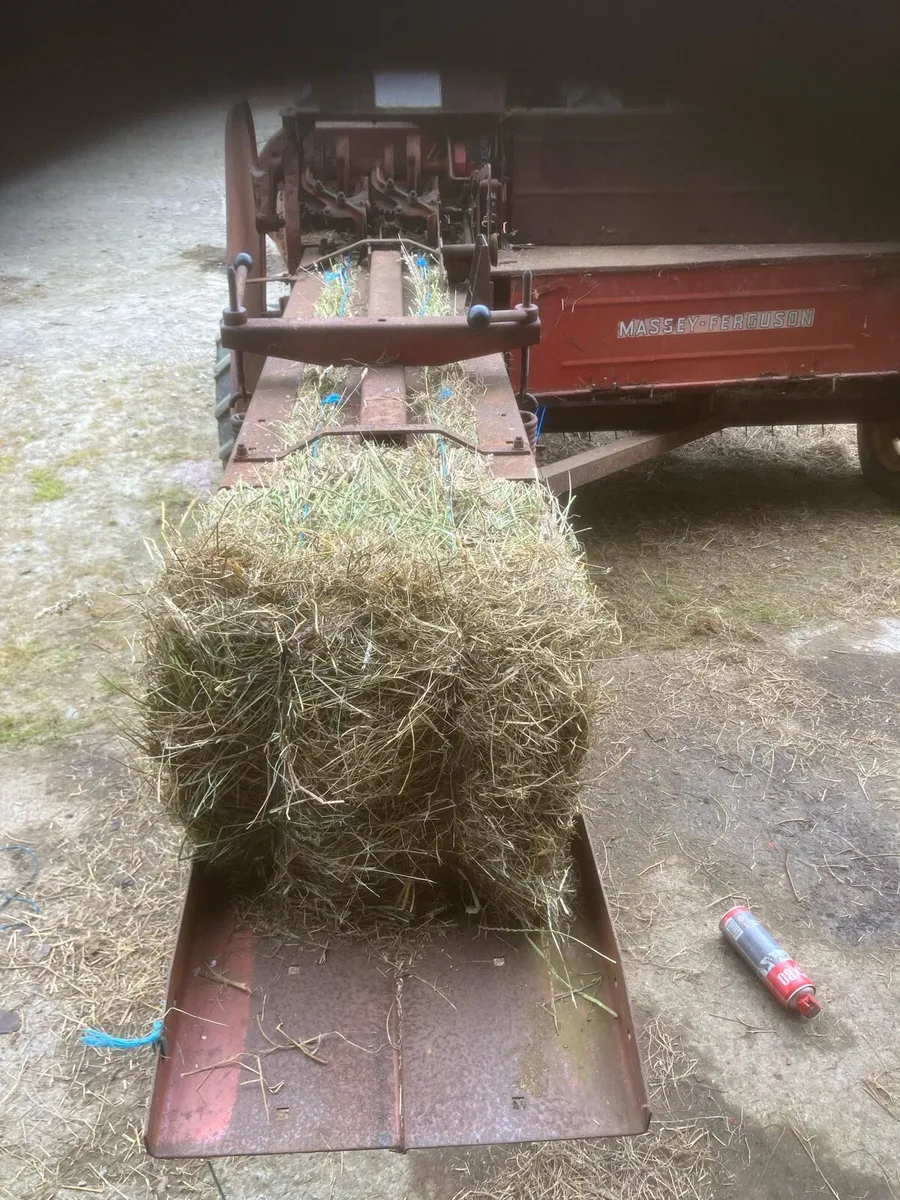 Massy 120 square bailer - Image 2