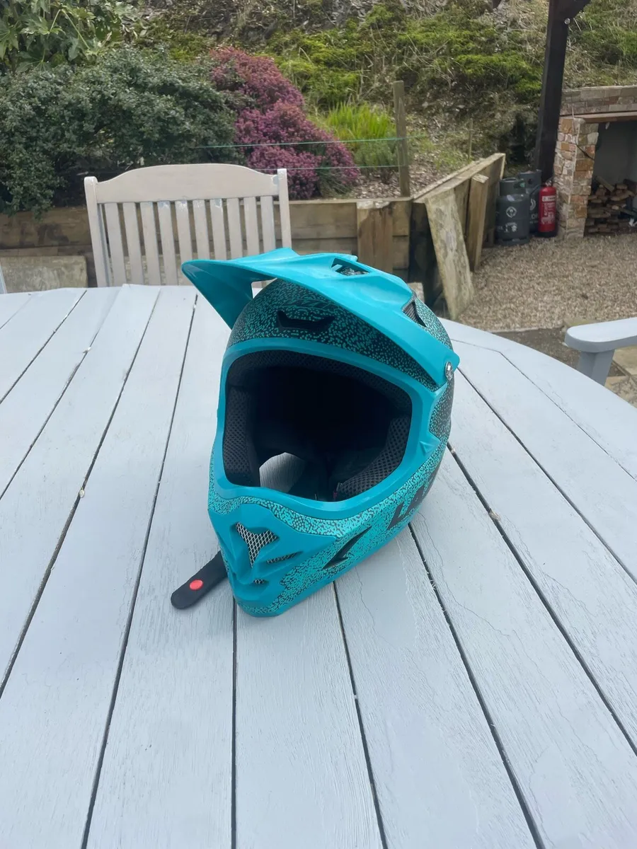 Lazor helmet - Image 1