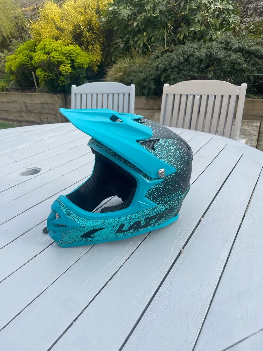 Lazor helmet - Image 2