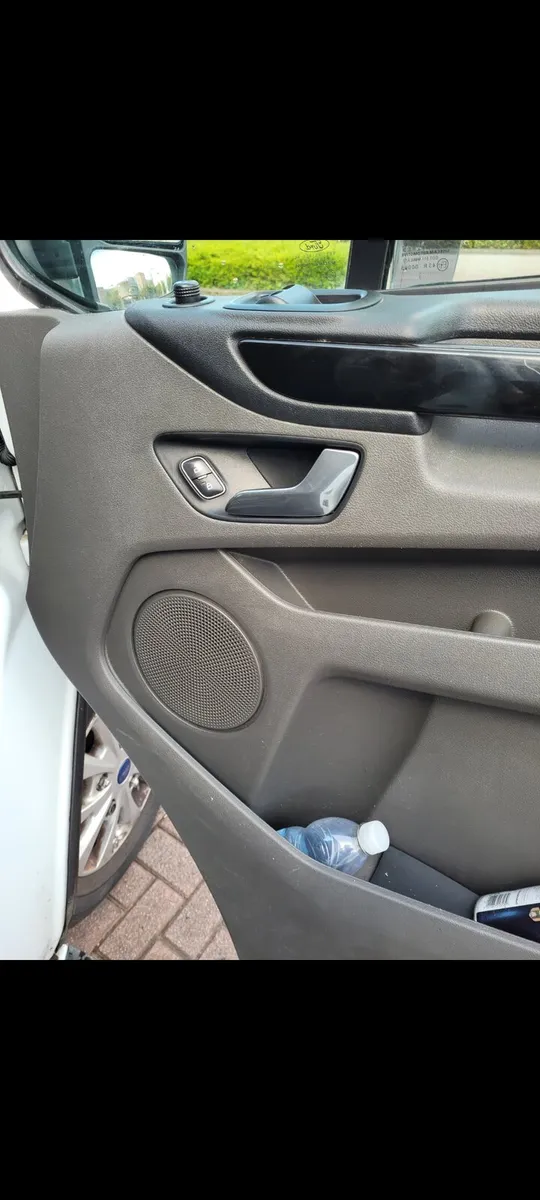 Ford transit custom 300 limited 5Door - Image 2