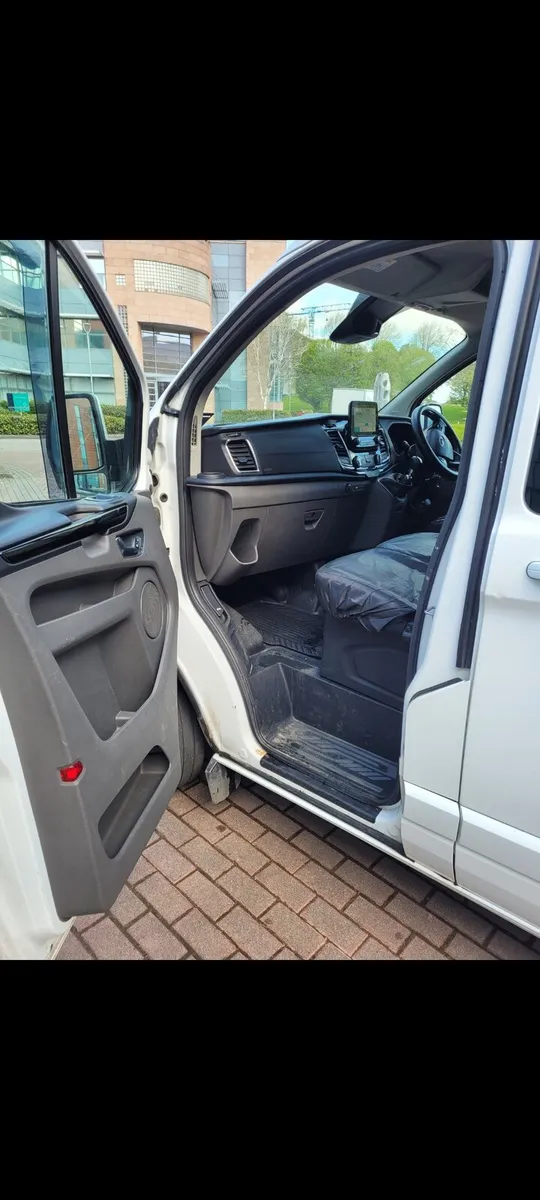 Ford transit custom 300 limited 5Door - Image 4