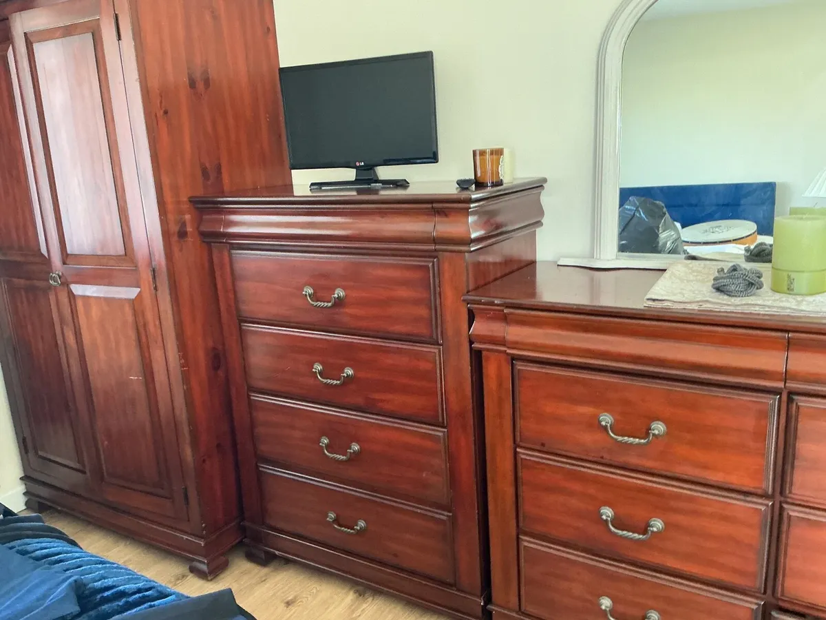 Bedroom furniture - Image 1