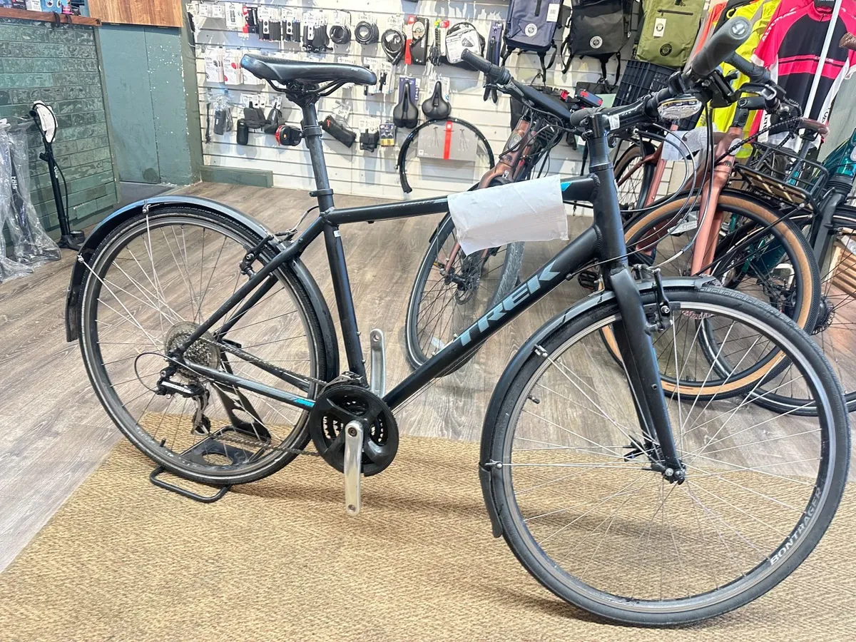 TREK FX2 COMMUTER BIKE - Image 1