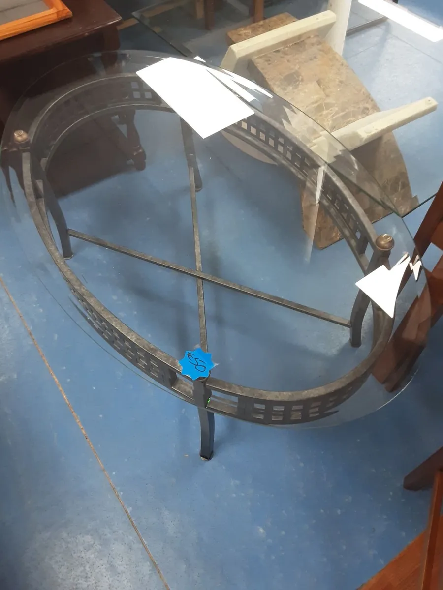 OVAL GLASS COFFEE TABLE - Image 1