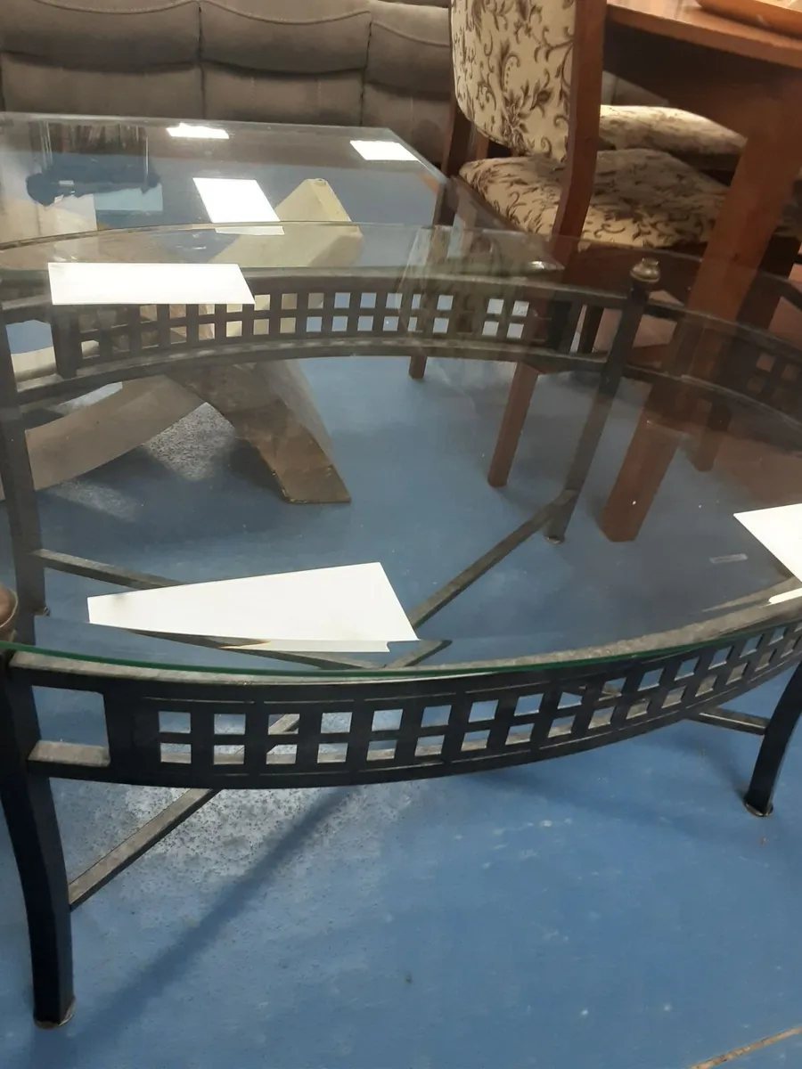 OVAL GLASS COFFEE TABLE - Image 2
