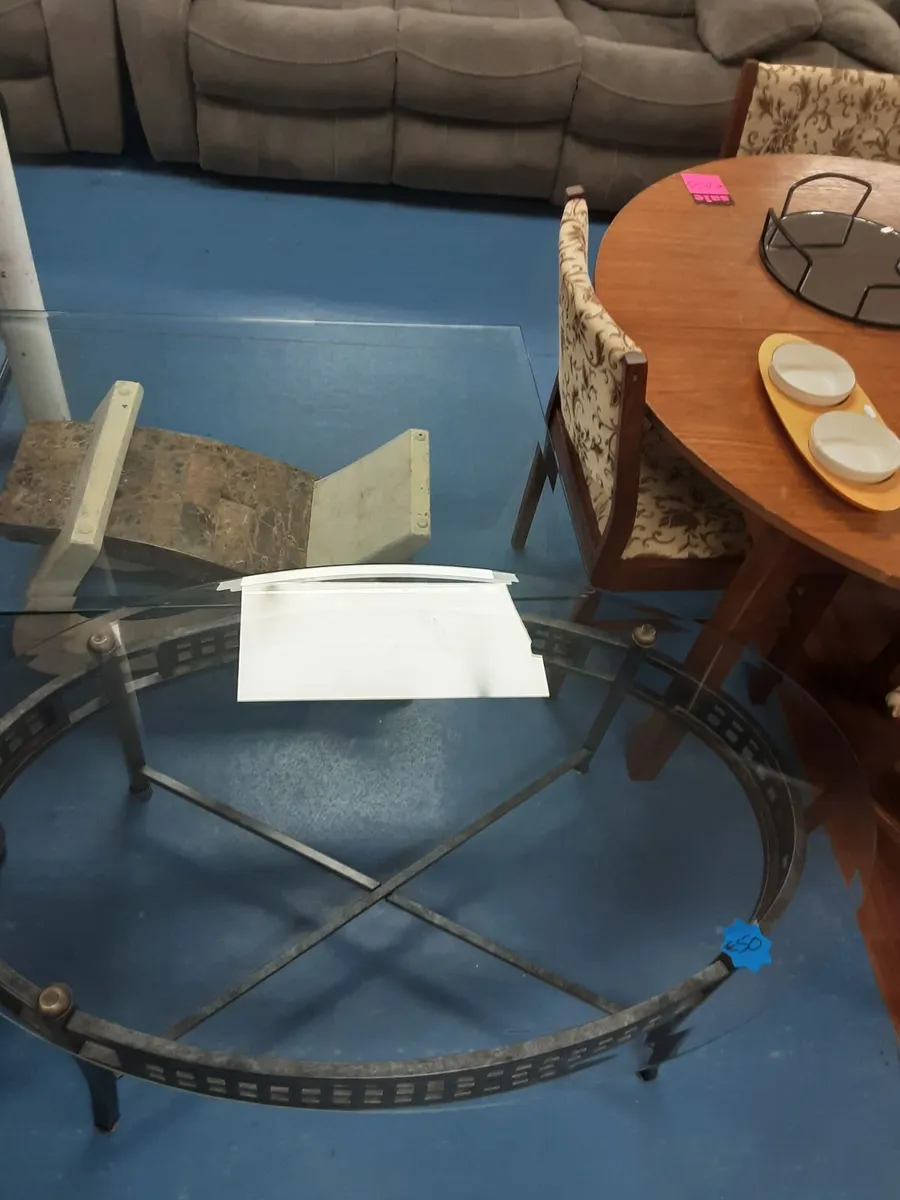 OVAL GLASS COFFEE TABLE - Image 3