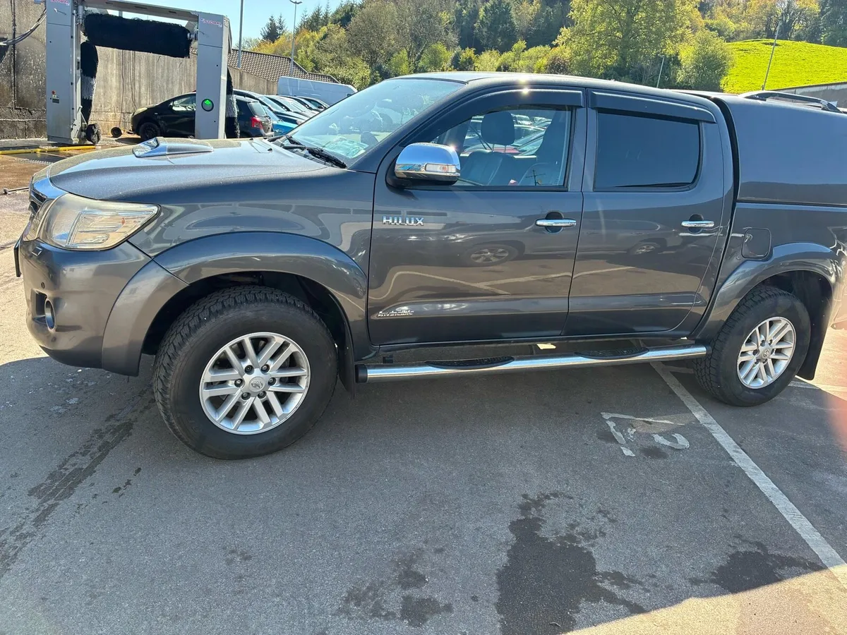 2015 Toyota Hilux Auto  ** NEW CHASSIS ** - Image 2