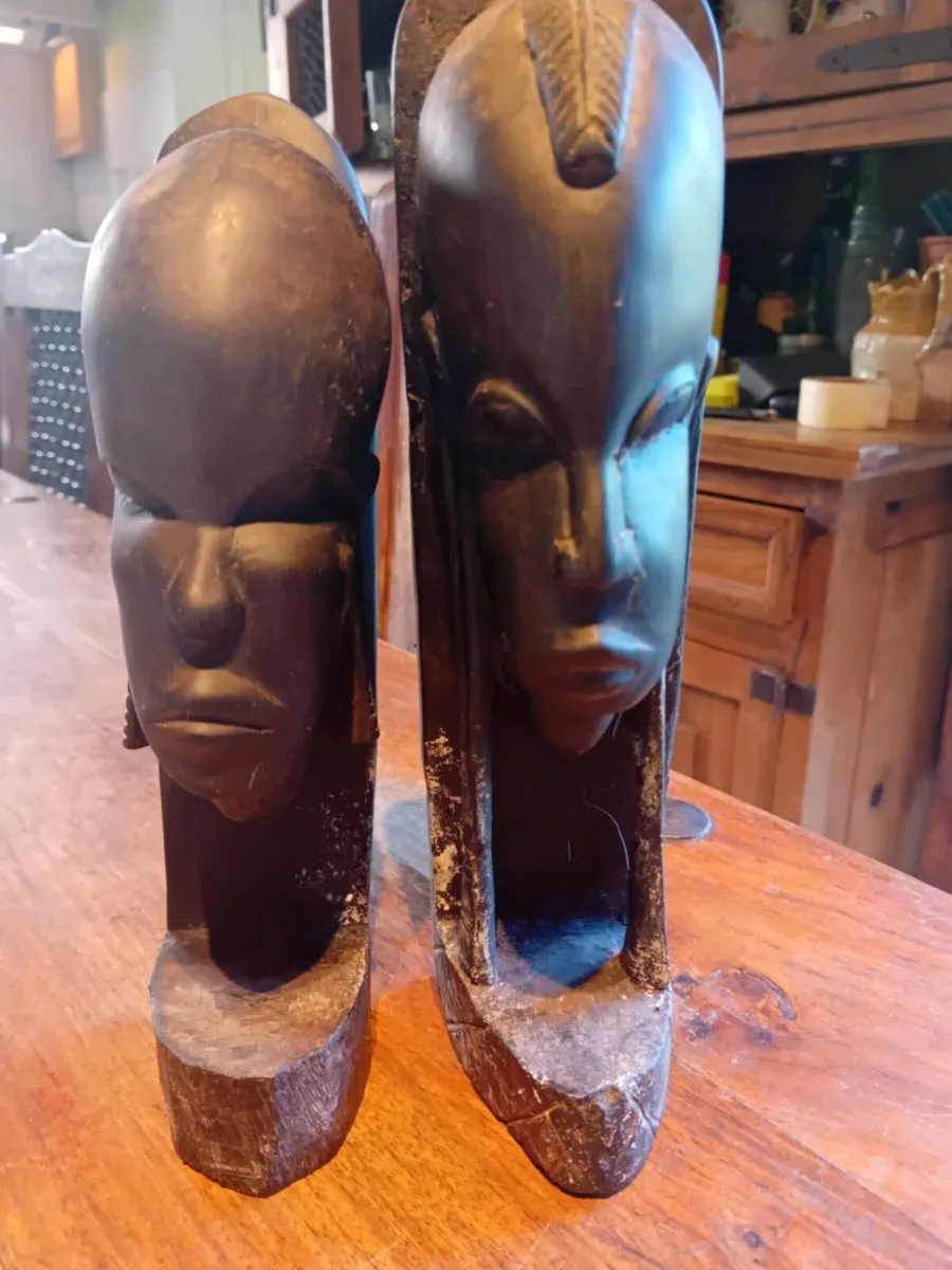 African wood figures - Image 1