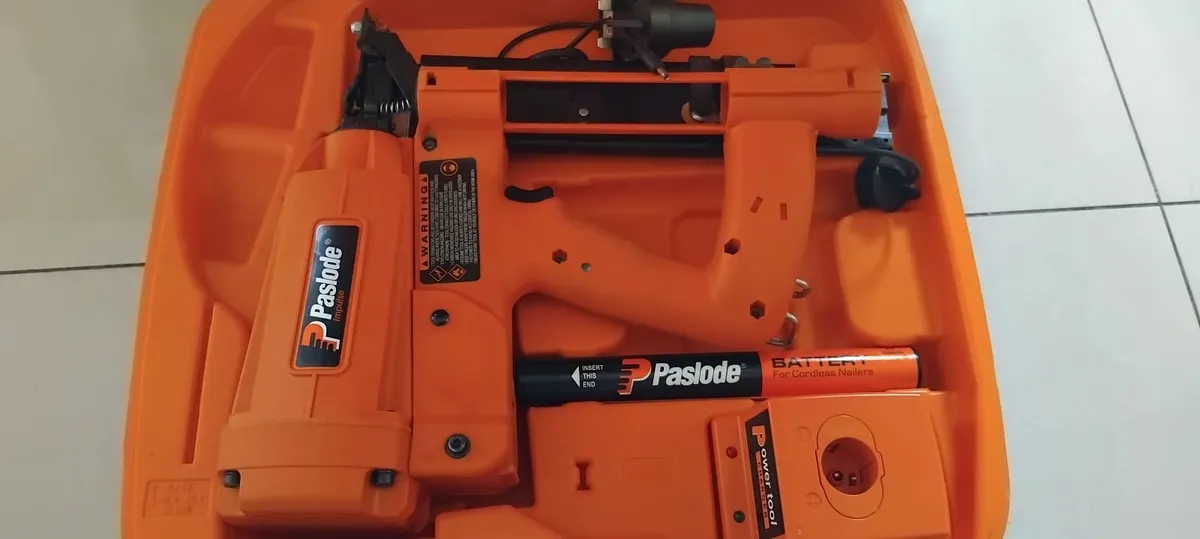 Paslode 16 Gauge 1/2" Crown Stapler - Image 4