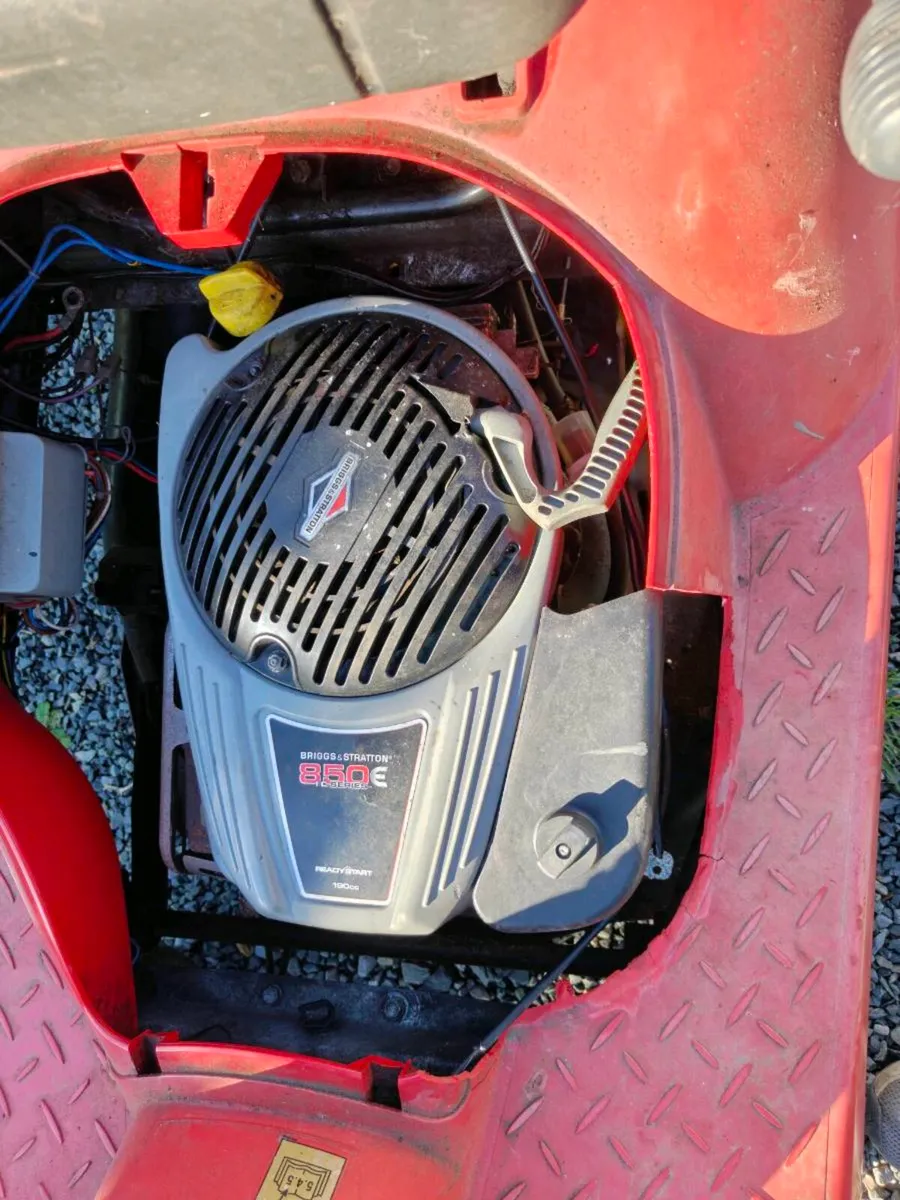 Ride on mower - Image 2