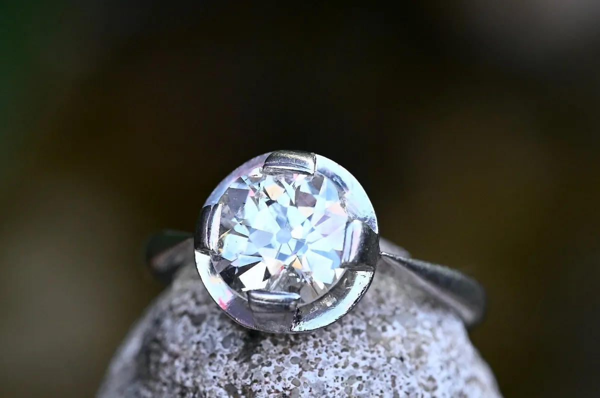 Antique Art Deco 1.8ct Diamond Solitaire Ring - Image 3
