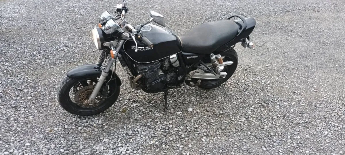 Suzuki gsx 750 - Image 1