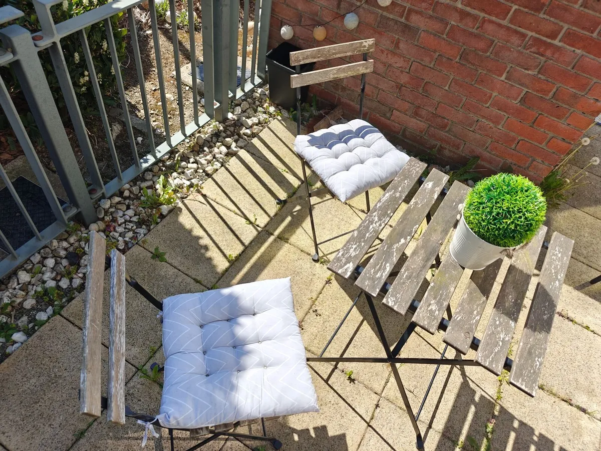 Garden furniture - 4 chairs + table - Image 1