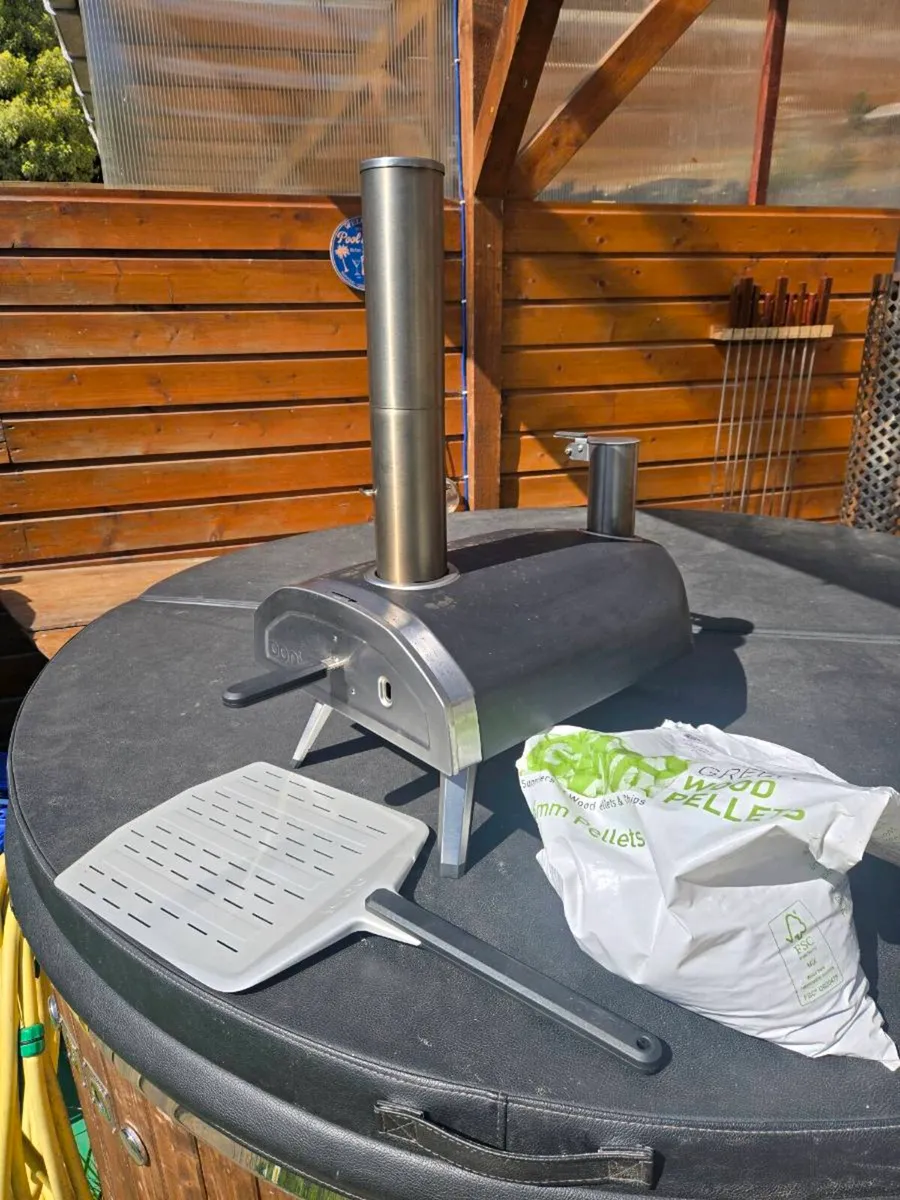 Ooni Fyra 12 outdoor Pizza pellet oven - Image 1