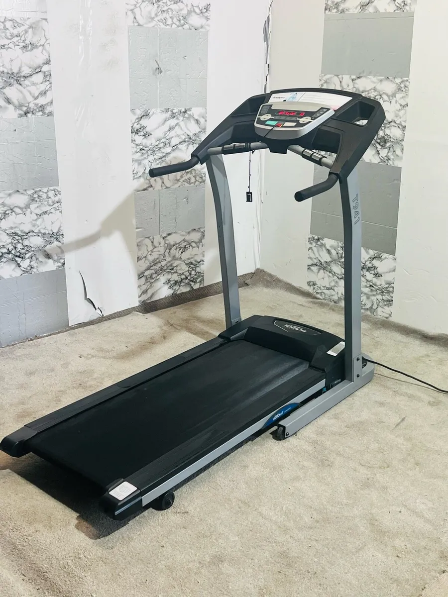 Motorised incline treadmill - Image 1