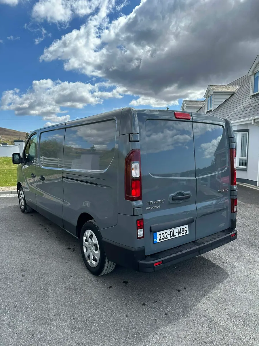 2023 renault traffic lwb - Image 2