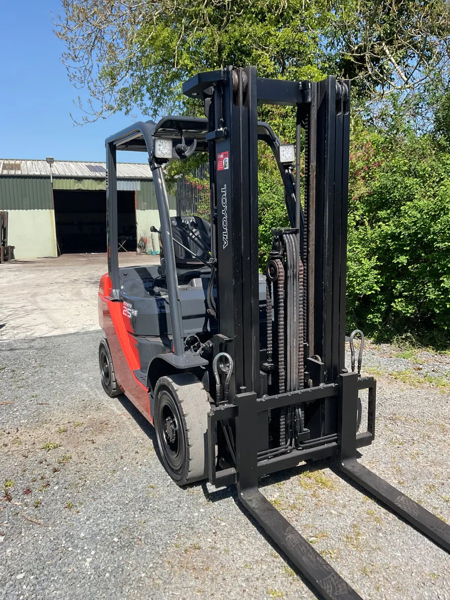 FORKLIFT - Image 2