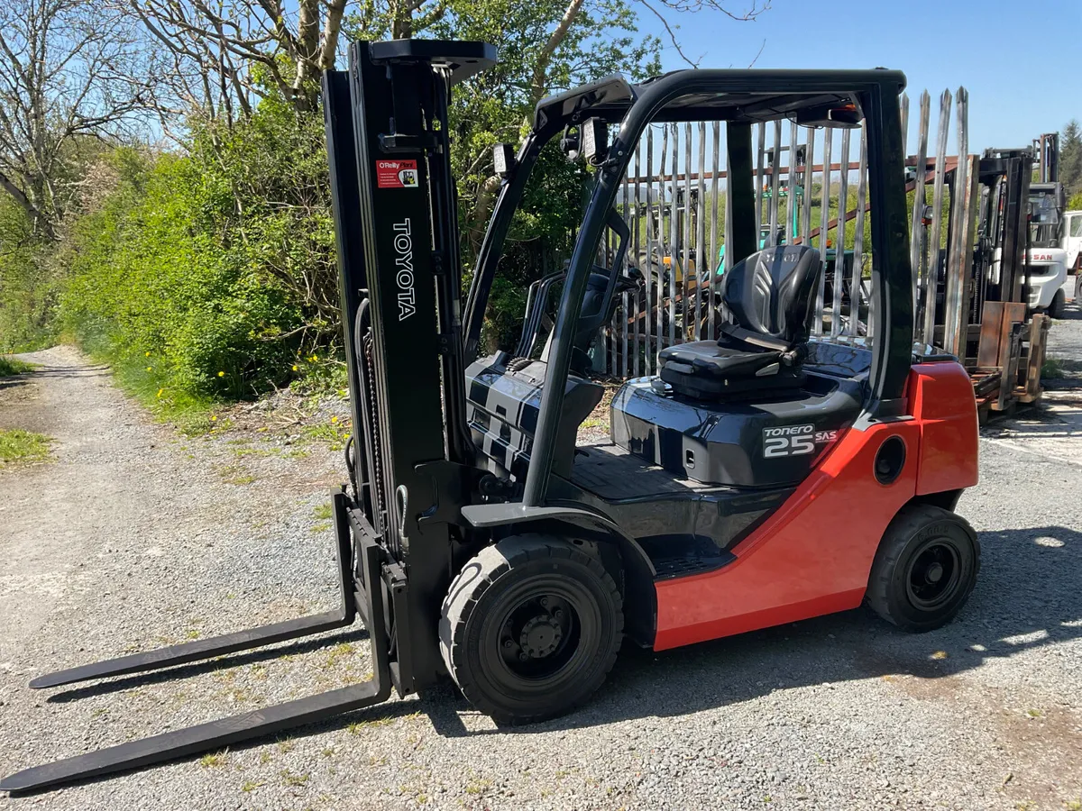 FORKLIFT - Image 1